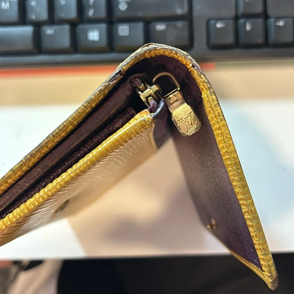 LV EPI SNAP WALLET - Picture 5 of 8